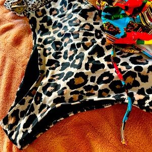 Bikini bottoms, brand new, never worn Mitch match